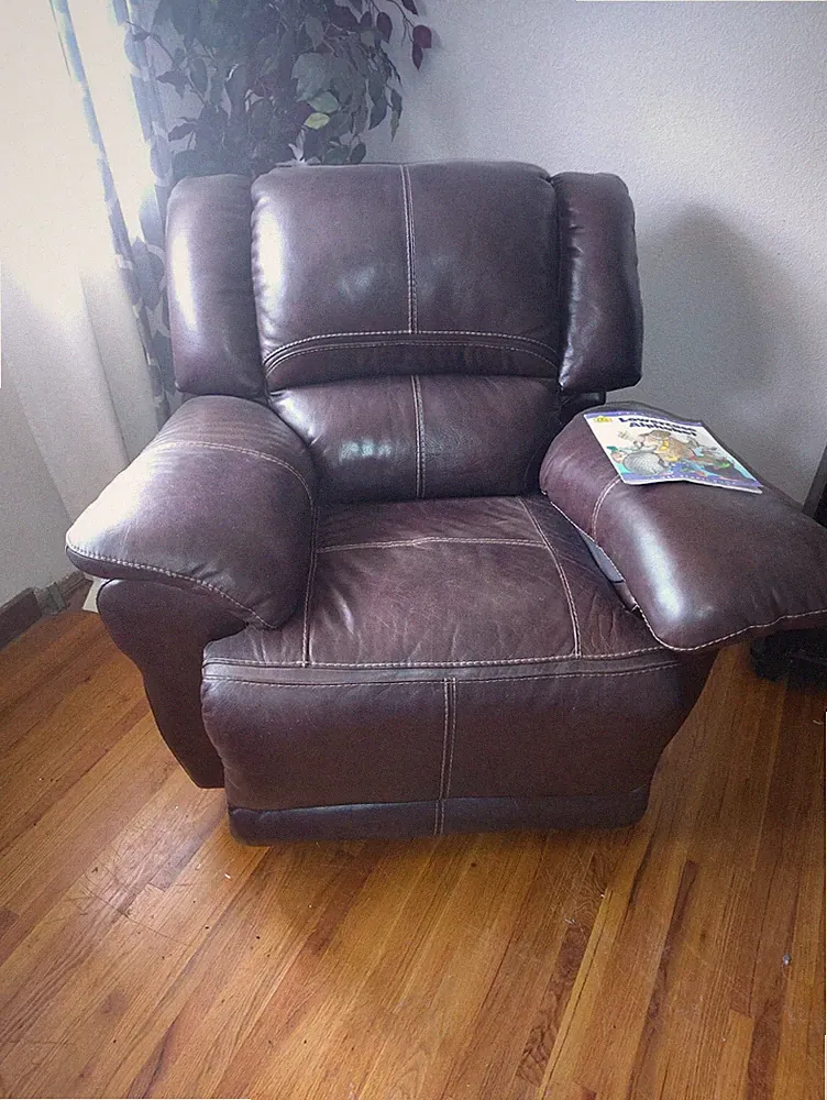 brown leather lazyboy recliner
